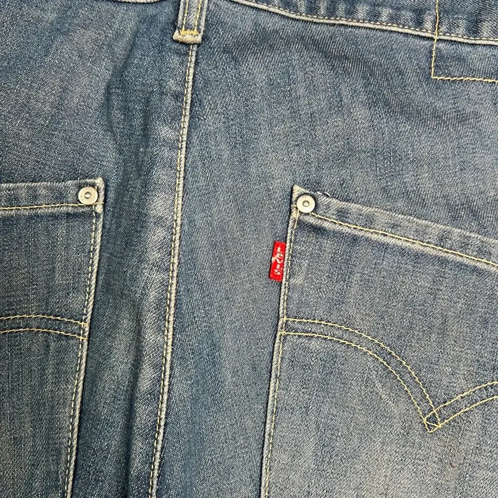 Vintage Levis Engineered Jeans Mens Blue Dark Wash Twisted Fits 34x31 READ
